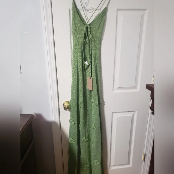 Elegant Green Evening Dress - Picture 3 of 5